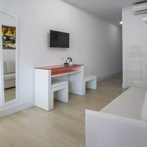 Suite con balcón - hotel-atarazanas-malaga.com